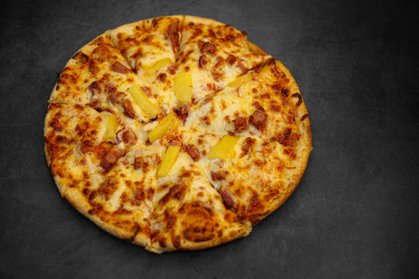 Pizza Savoyarde : Lardons fumés, pommes de terre, reblochon