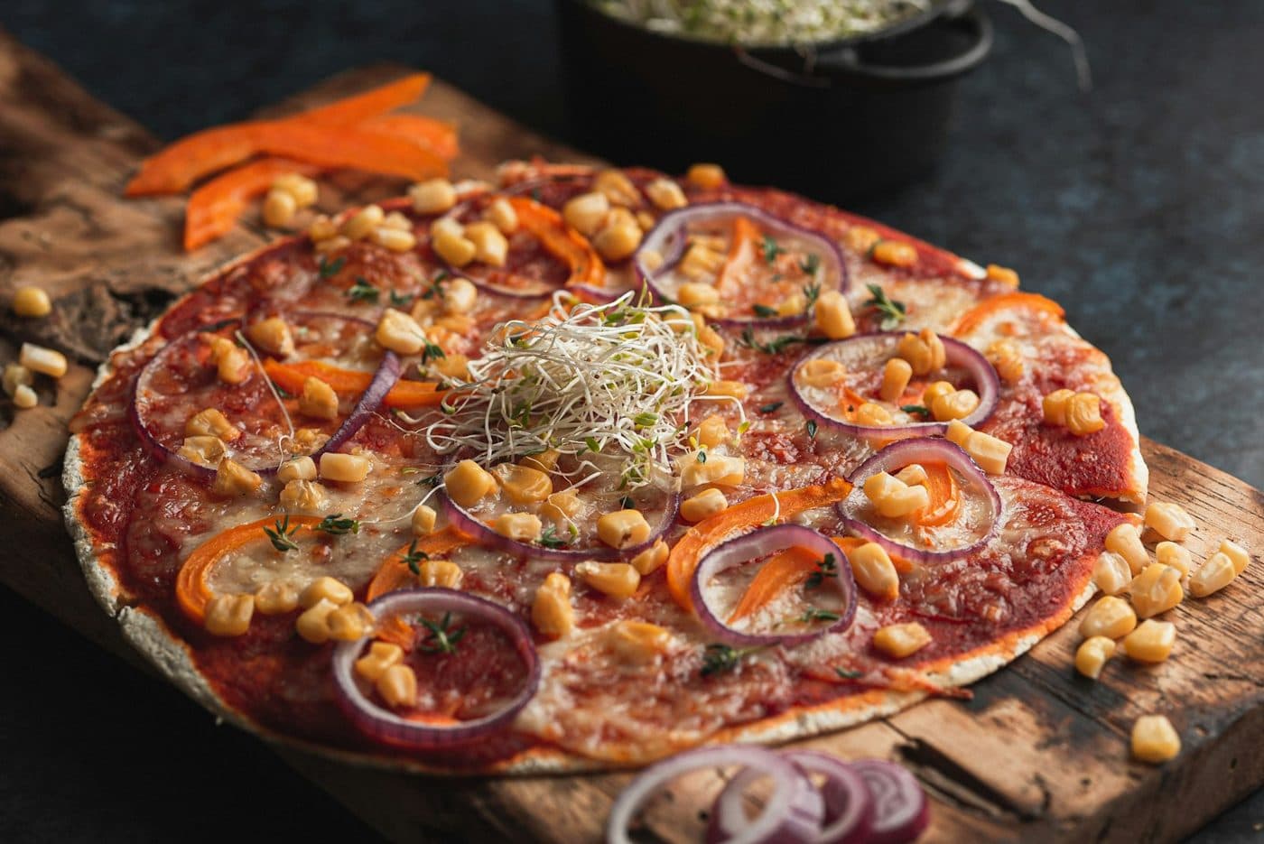 Pizza Suprême : Viande hachée, pommes de terre, oignons rouges